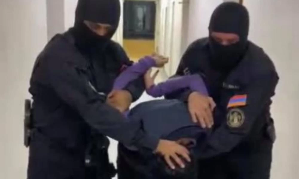 "Βράζει" η Αρμενία: Επίθεση στα γραφεία του Ιδρύματος Σόρος - Βίαιη σύλληψη των πολιτών που λίντσαραν τον ΠτΒ